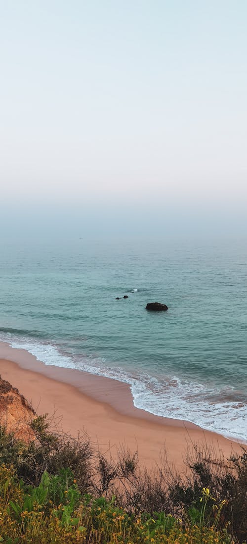 Photos gratuites de algarve, amoureux de la plage, au-dessus des nuages