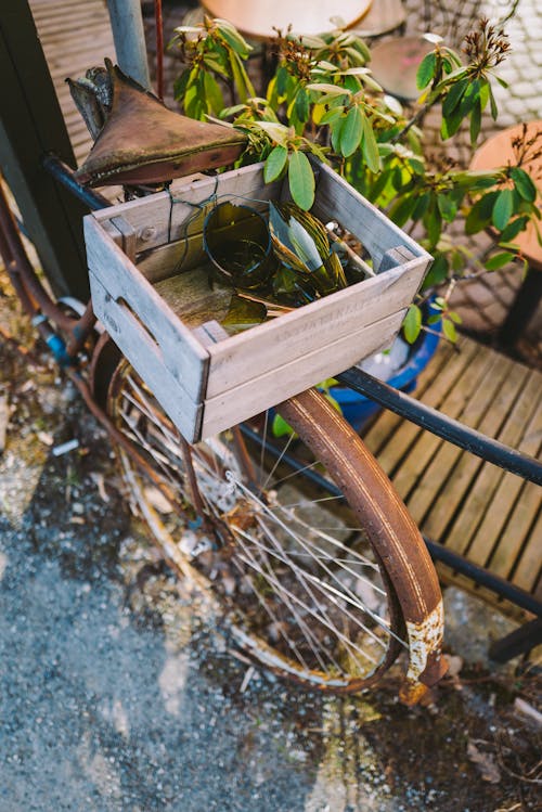 Безкоштовне стокове фото на тему «велосипед, вертикальні постріл, дерев'яний кошик»