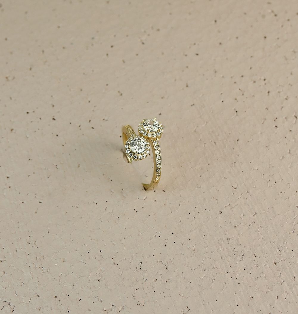 Gold diamond ring