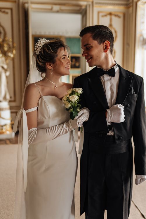Free Elegant bride and groom smiling in a classic Moskva wedding setting. Stock Photo
