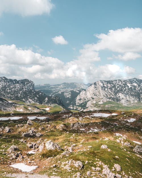 Kostenloses Stock Foto zu bergketten, bewölkter himmel, blauer himmel