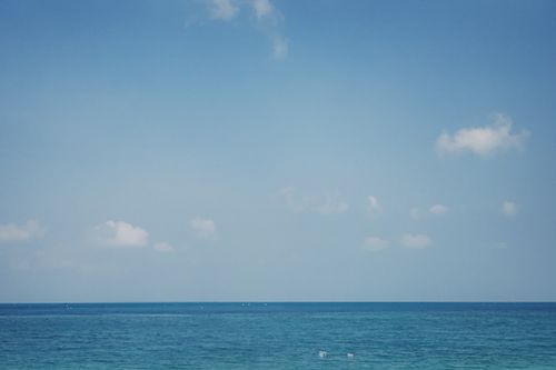 Free Peaceful ocean view with a clear blue sky, ideal for serene and calming visuals. Stock Photo