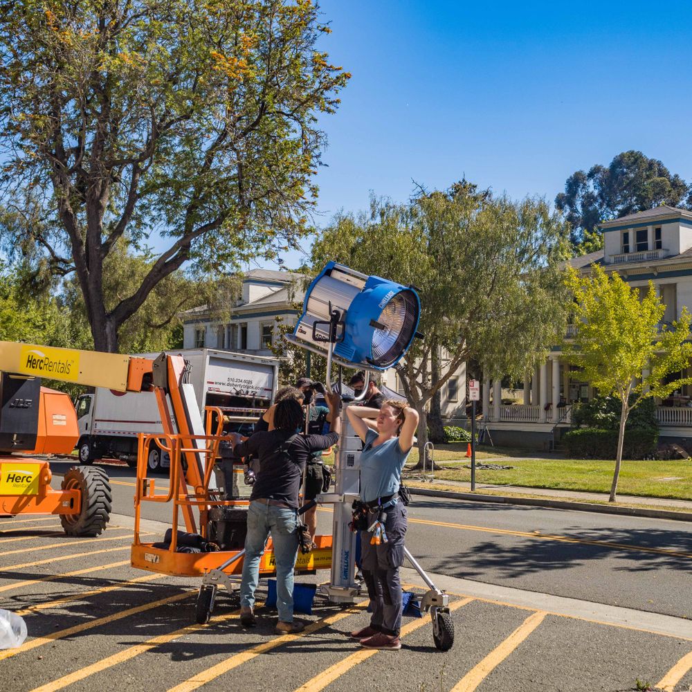 Fallin — man and van team loading a removal van