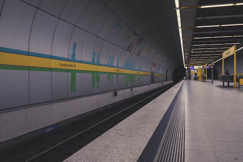 Foto profissional grátis de desocupado, estação, estrada de ferro