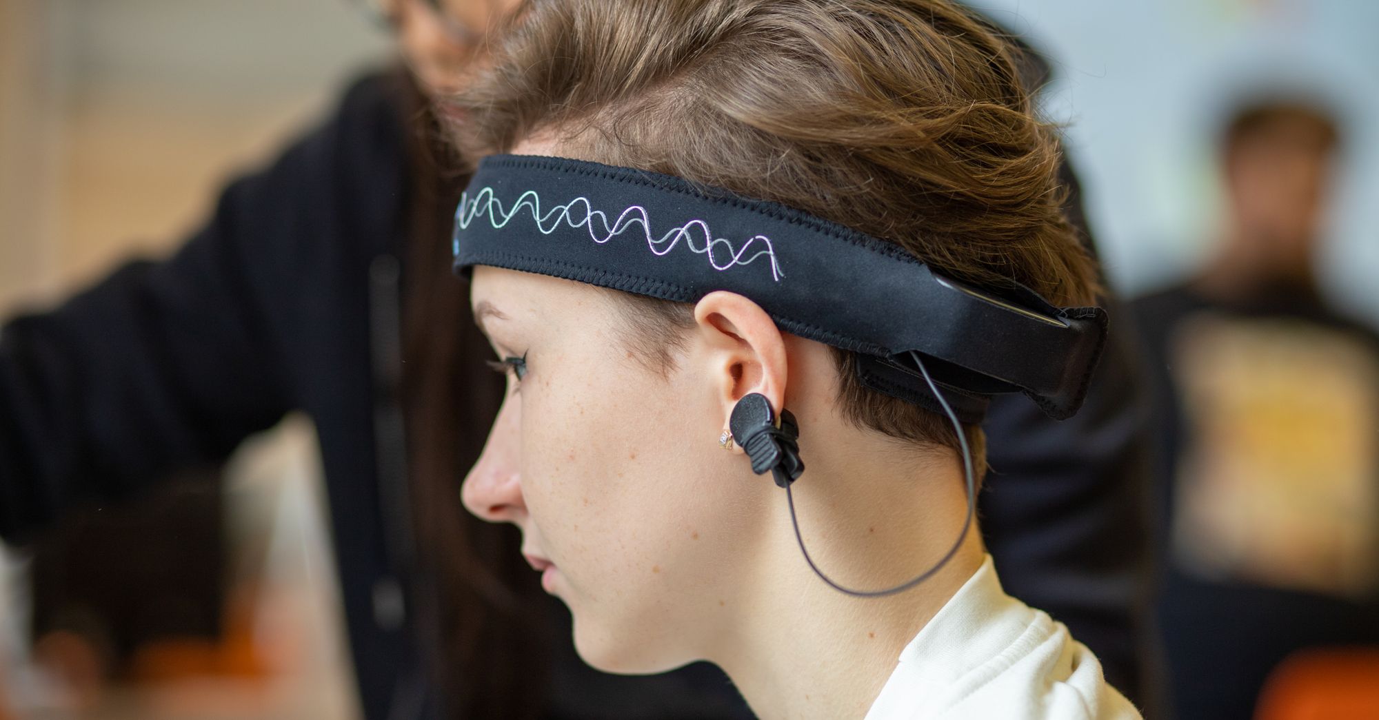 Precision Neuroscience Raises $250M as Surface BCI Bets Against Neuralink's Invasive Model