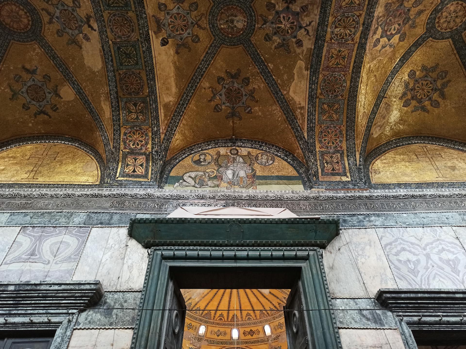 Detailed view of a Byzantine ceiling showcasing intricate gold mosaic and religious artwork in a historic İstanbul church.