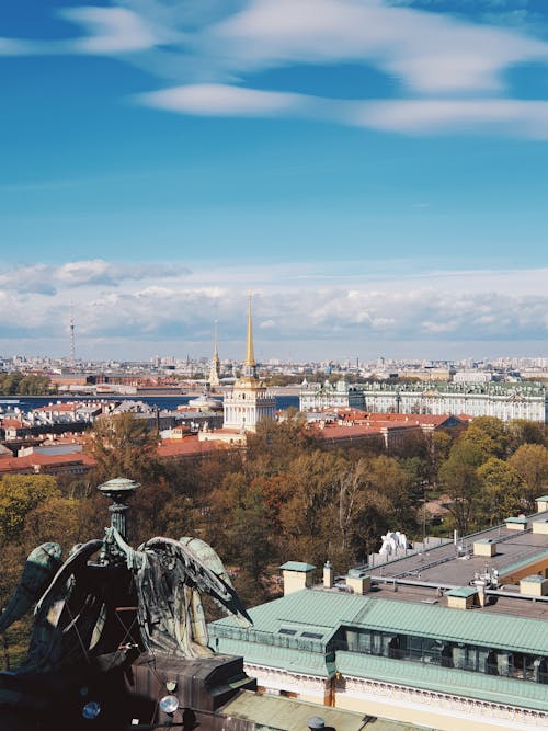 Foto d'estoc gratuïta de cel blau, ciutat, edificis