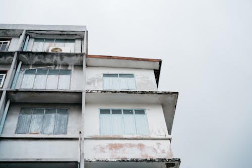 Kostenloses Stock Foto zu apartments, aufnahme von unten, betonbau