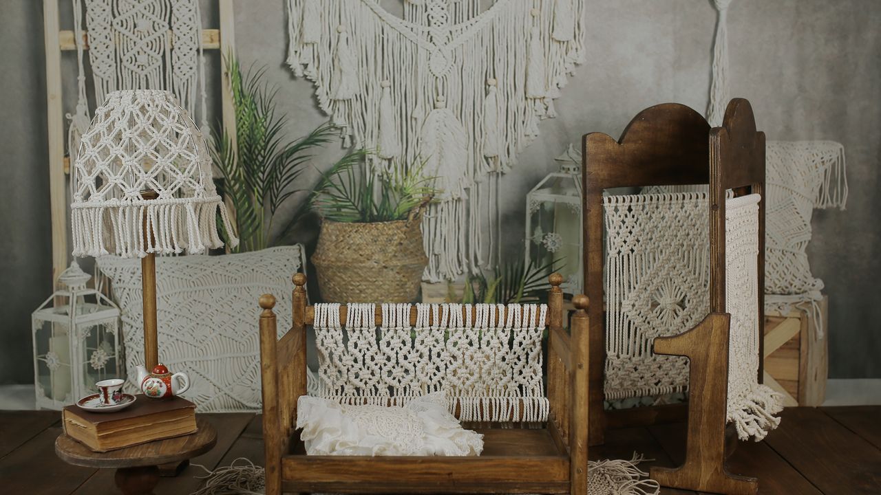 Décoration de boutique : pourquoi les commerçants misent sur le macramé pour créer une atmosphère mémorable 5 macramé mural décoration intérieur commercial