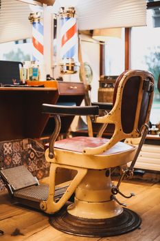 Classic vintage barber chair in a cozy Silkeborg shop, showcasing retro style and charm.