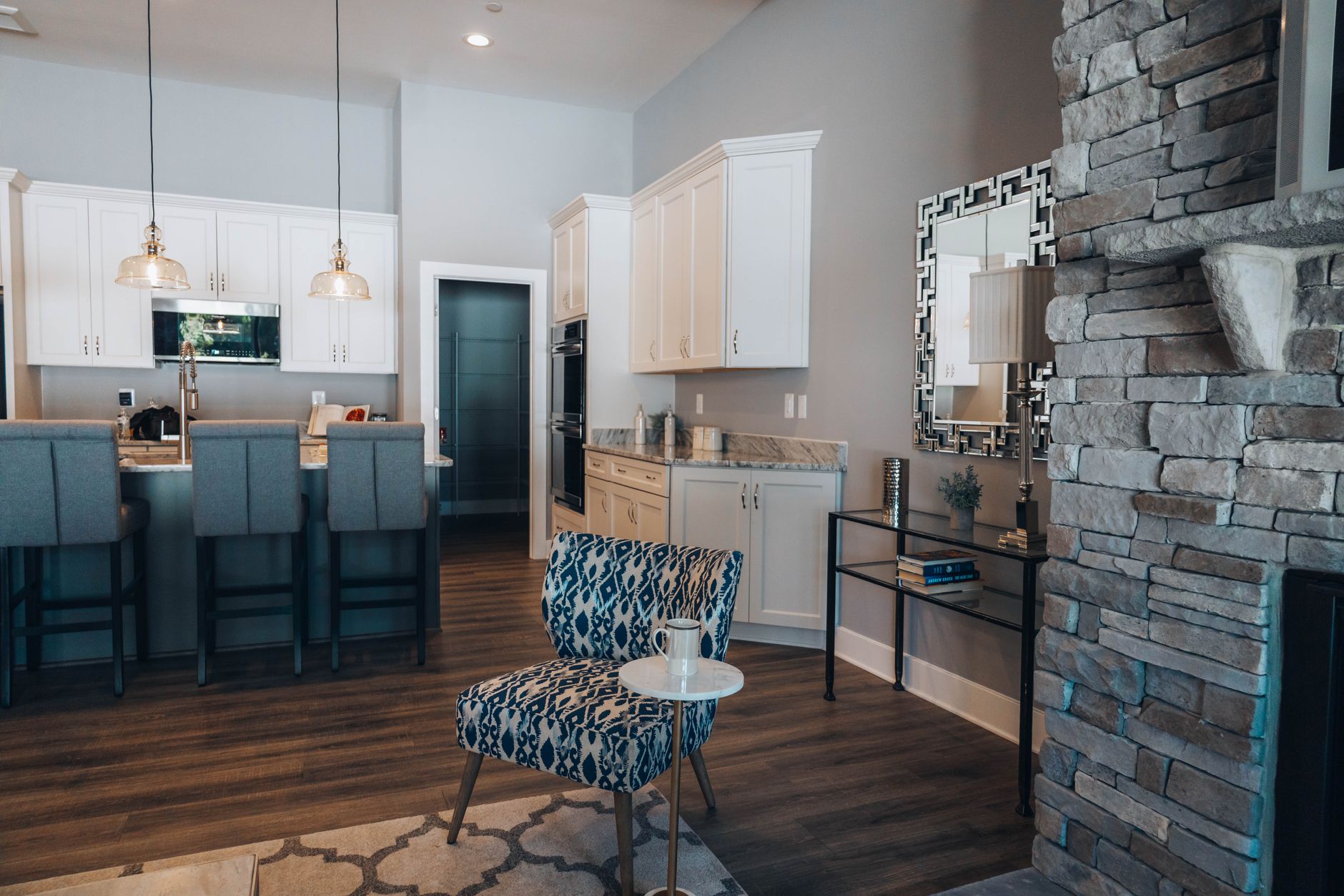 Modern kitchen with fire — Curiosidades