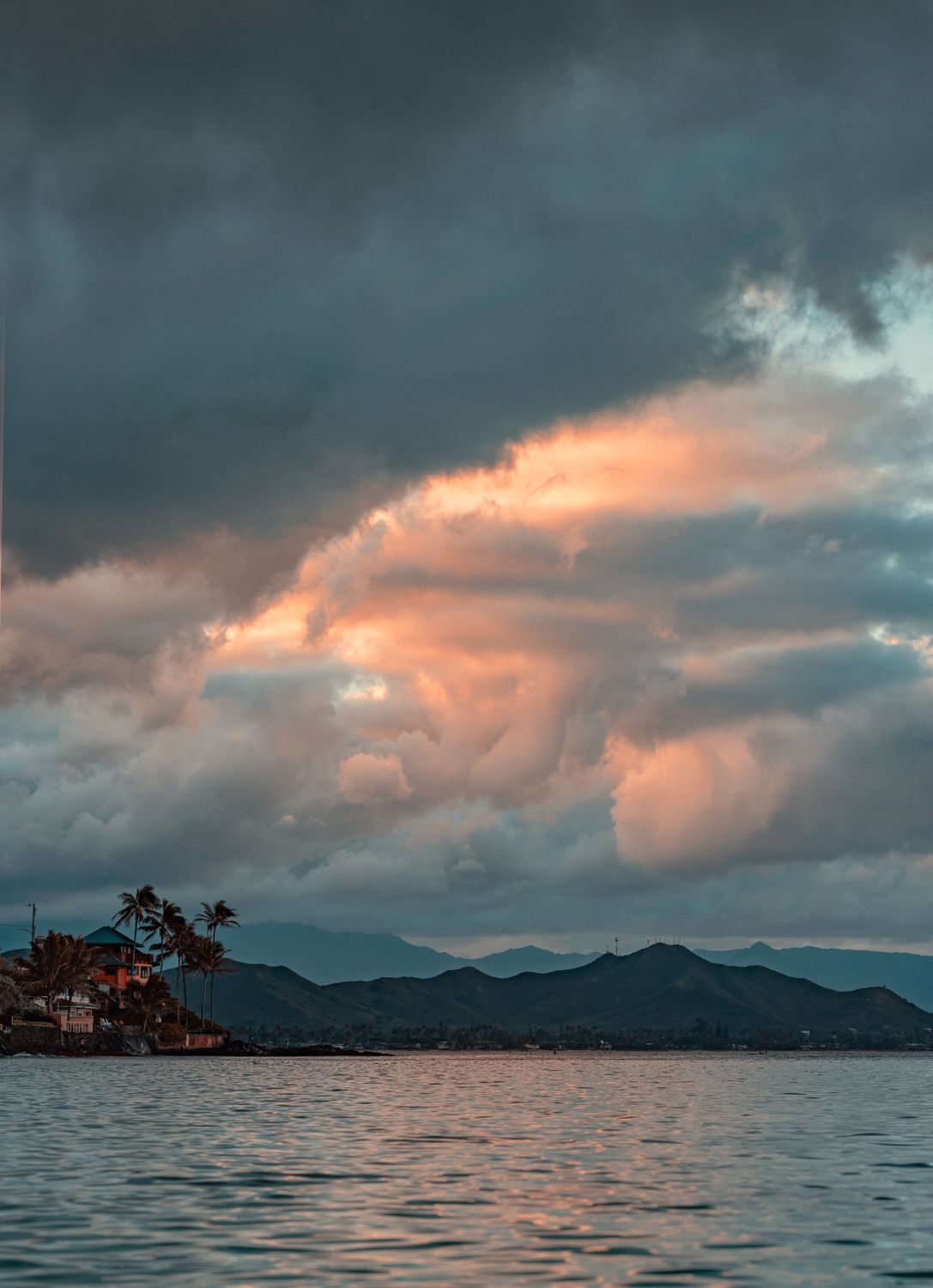 Calm Ocean Under the Cloudy Sky · Free Stock Photo