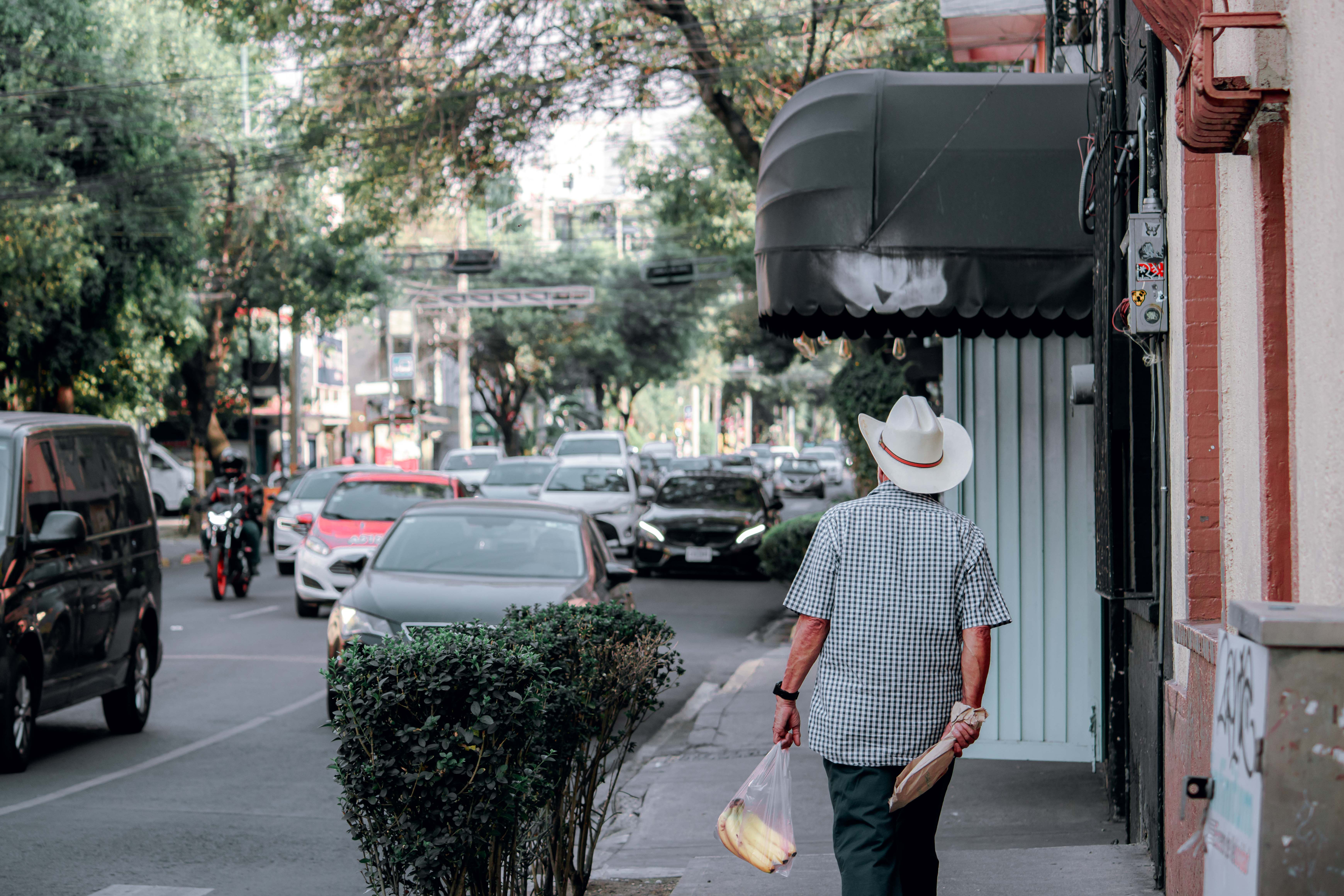 Opinion | Life Is Too Short for Frequent-Flyer Miles — Photo by Ali  Alcántara on Pexels