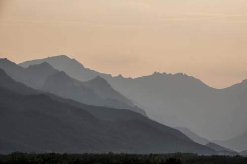 Kostnadsfri bild av bakgrund, bergen, dimma