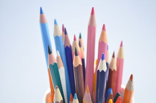 Free A close-up shot of a variety of colorful pencils in a container, ideal for creative projects. Stock Photo