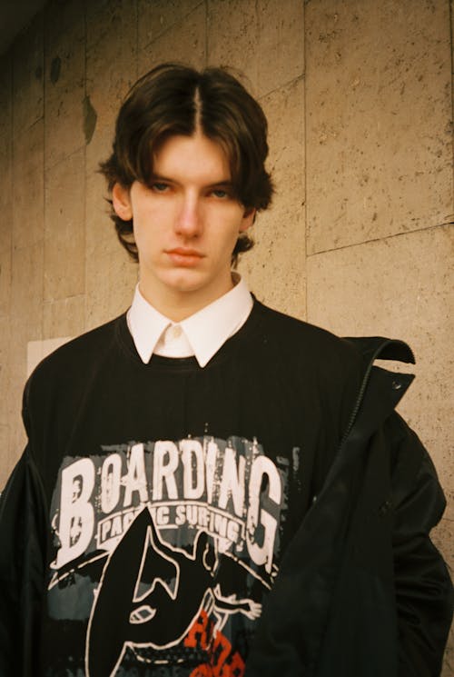 Základová fotografie zdarma na téma bunda, košile pod tričkem, mladý muž