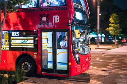 Darmowe zdjęcie z galerii z autobus, kierujący, mężczyzna