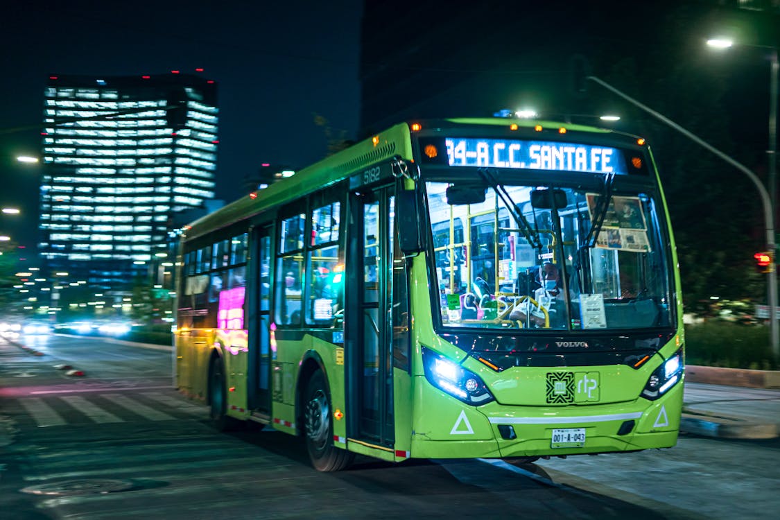 Fotos de stock gratuitas de autobús, carretera, ciudad