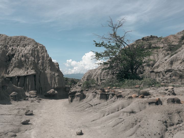 TESTE layout novo do artigo Caminho de terra entre formações erodidas no Deserto de la Tatacoa