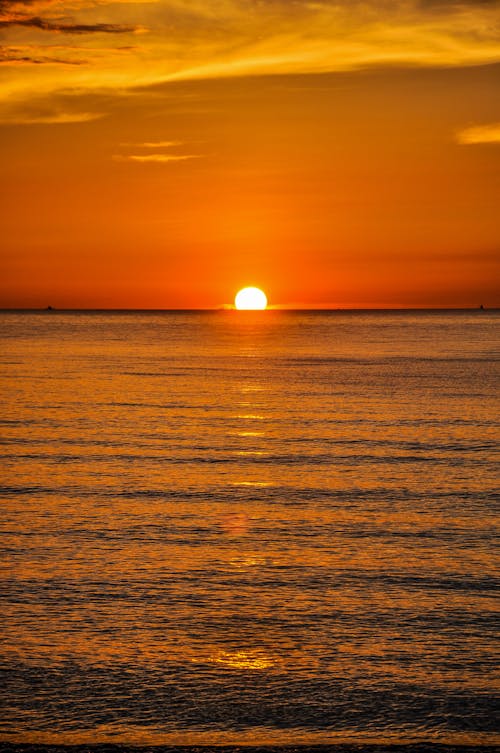 Kostenloses Stock Foto zu dämmerung, gewässer, himmel