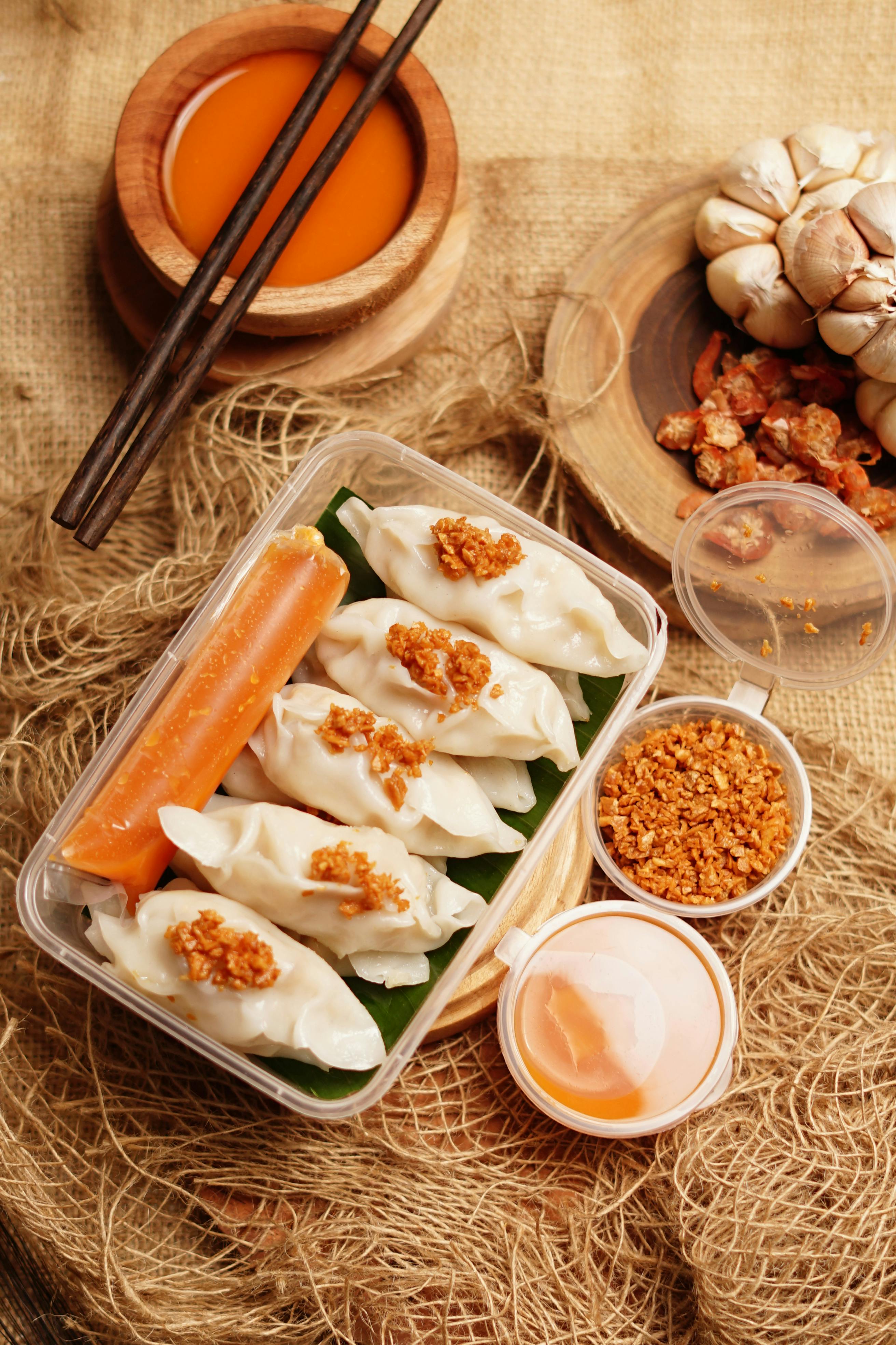 Should I put garlic in chili?