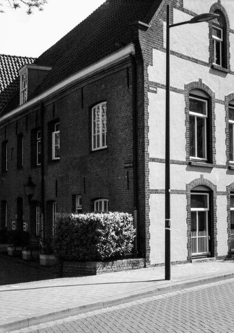 Black and white photo of brick architecture in 's-Hertogenbosch, Netherlands.