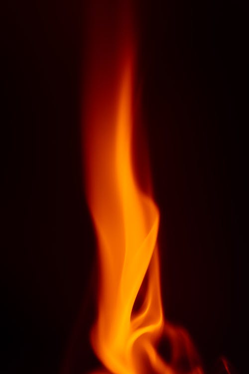 Free คลังภาพถ่ายฟรี ของ การเผาไหม้, พื้นหลังสีเข้ม, ยิงแนวตั้ง Stock Photo