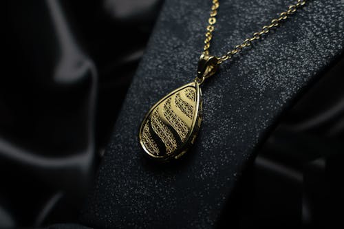 Gold Necklace with a Pendant