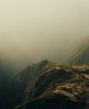 Aerial view of misty mountains in Tlamaya, Hidalgo, Mexico, showcasing nature's beauty.