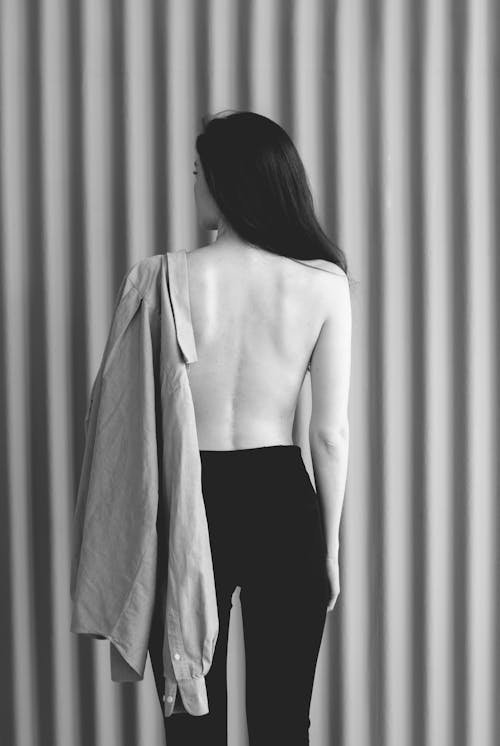Бесплатное стоковое фото с beautiful girl, black amp white, body