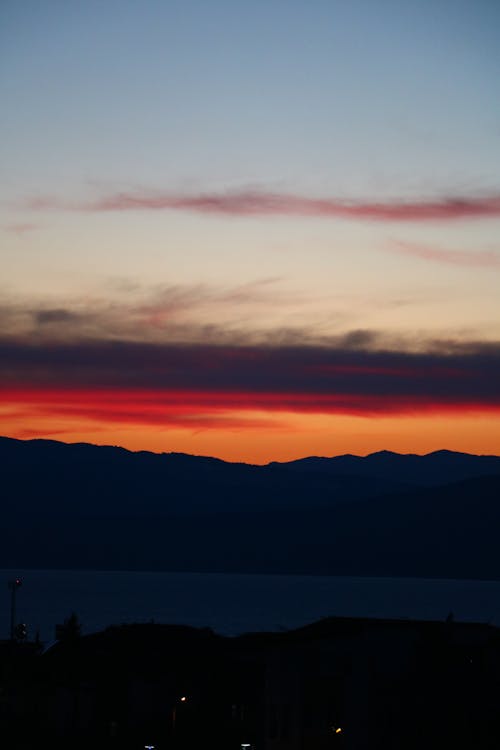 Foto profissional grátis de céu rosa, luz rosa, montanhas