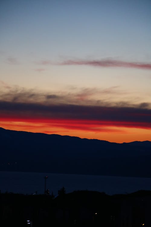 Foto profissional grátis de céu rosa, luz rosa, montanhas