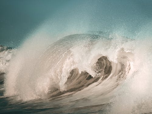 Crashing of Ocean Waves 