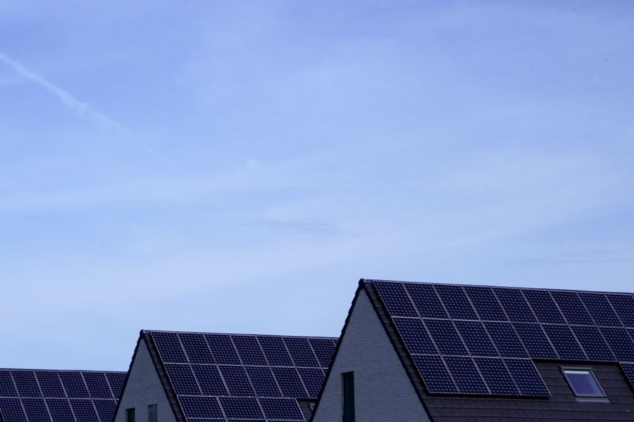 Fotovoltaické panely na streche domu