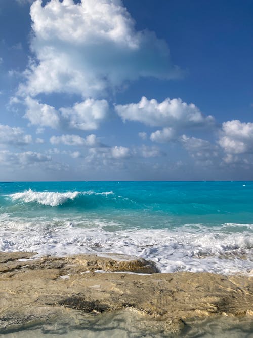Бесплатное стоковое фото с берег моря, берег океана, волна