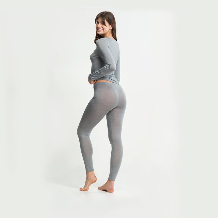 Woman in gray and black long sleeve shirt and black leggings sitting on  white concrete bench photo – Free Athlete Image on Unsplash