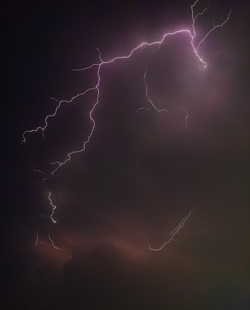 Безкоштовне стокове фото на тему «Блискавка, Буря, вертикальні постріл»