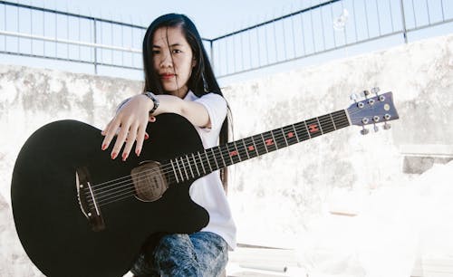 Gratis lagerfoto af akustisk guitar, asiatisk kvinde, Asiatisk pige Lagerfoto