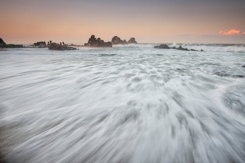 無料 白海の波の泡 写真素材