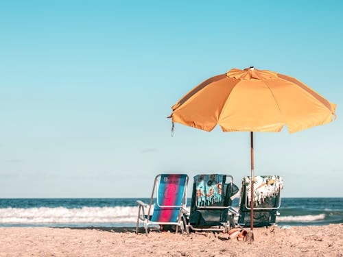 Ilmainen kuvapankkikuva tunnisteilla aurinkovarjot, beachlover, beachs