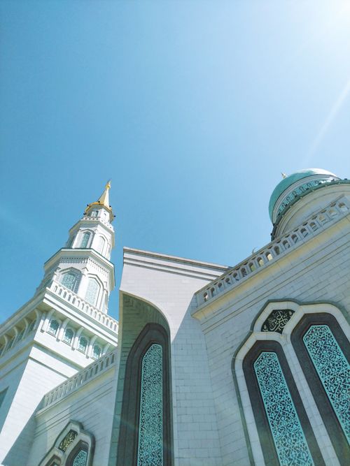 Free Low angle view of a mosque in Moscow showcasing intricate design against a clear blue sky. Stock Photo