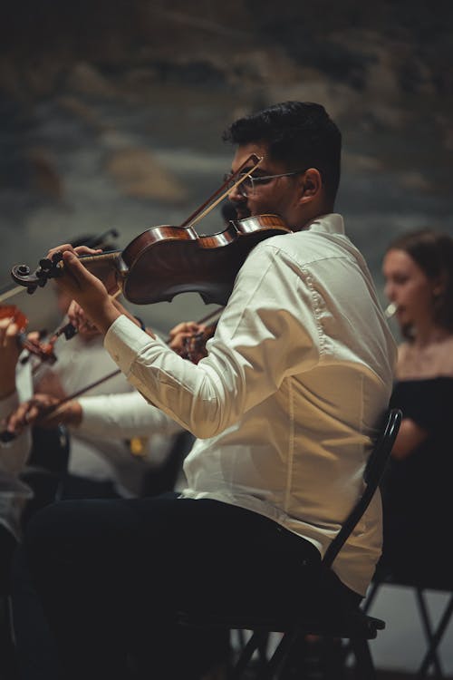 Free Man in White Dress Shirt Playing Violin Stock Photo