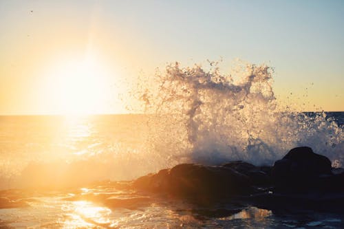 Free Wave of Water during Sunset Stock Photo