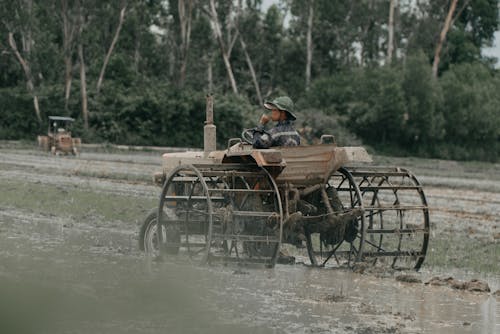 Základová fotografie zdarma na téma orba, osoba, traktor