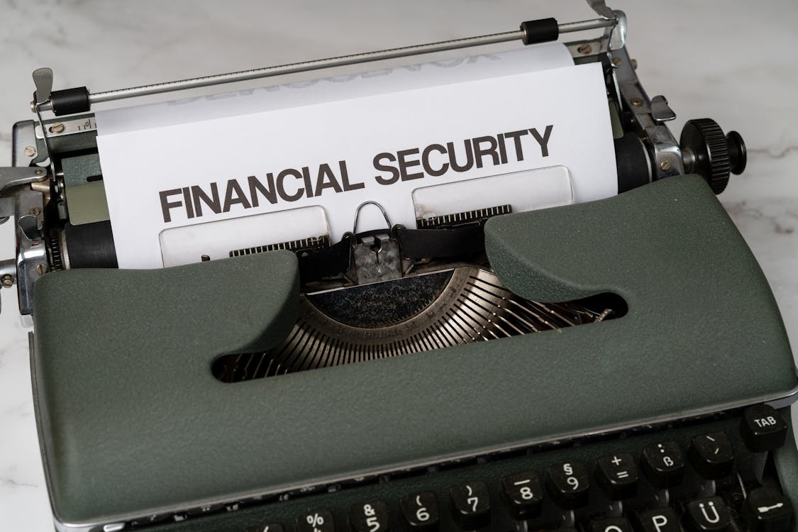 Free Green and White Typewriter on Green Table Stock Photo