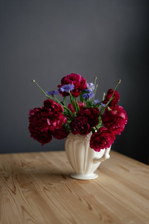 Free Bouquet of Flowers in a Vase Stock Photo