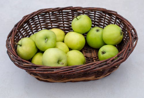 Gratis arkivbilde med epler, frukt, kurv
