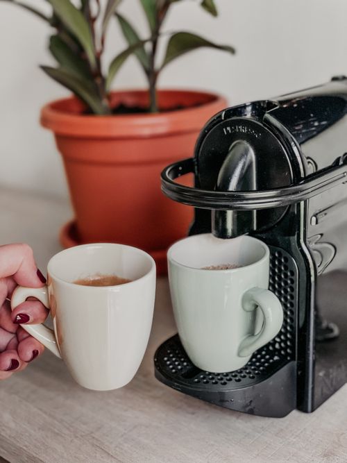 Free A cozy coffee setup with espresso machine and mugs in a Dubai kitchen setting. Stock Photo