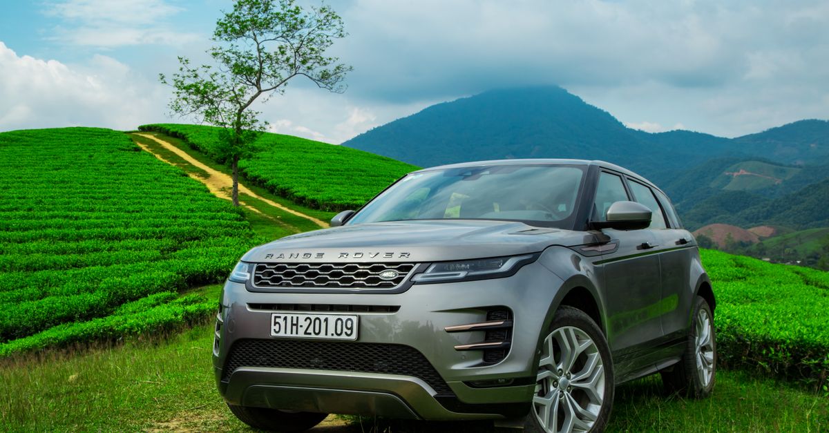 Front View of a Gray Range Rover · Free Stock Photo
