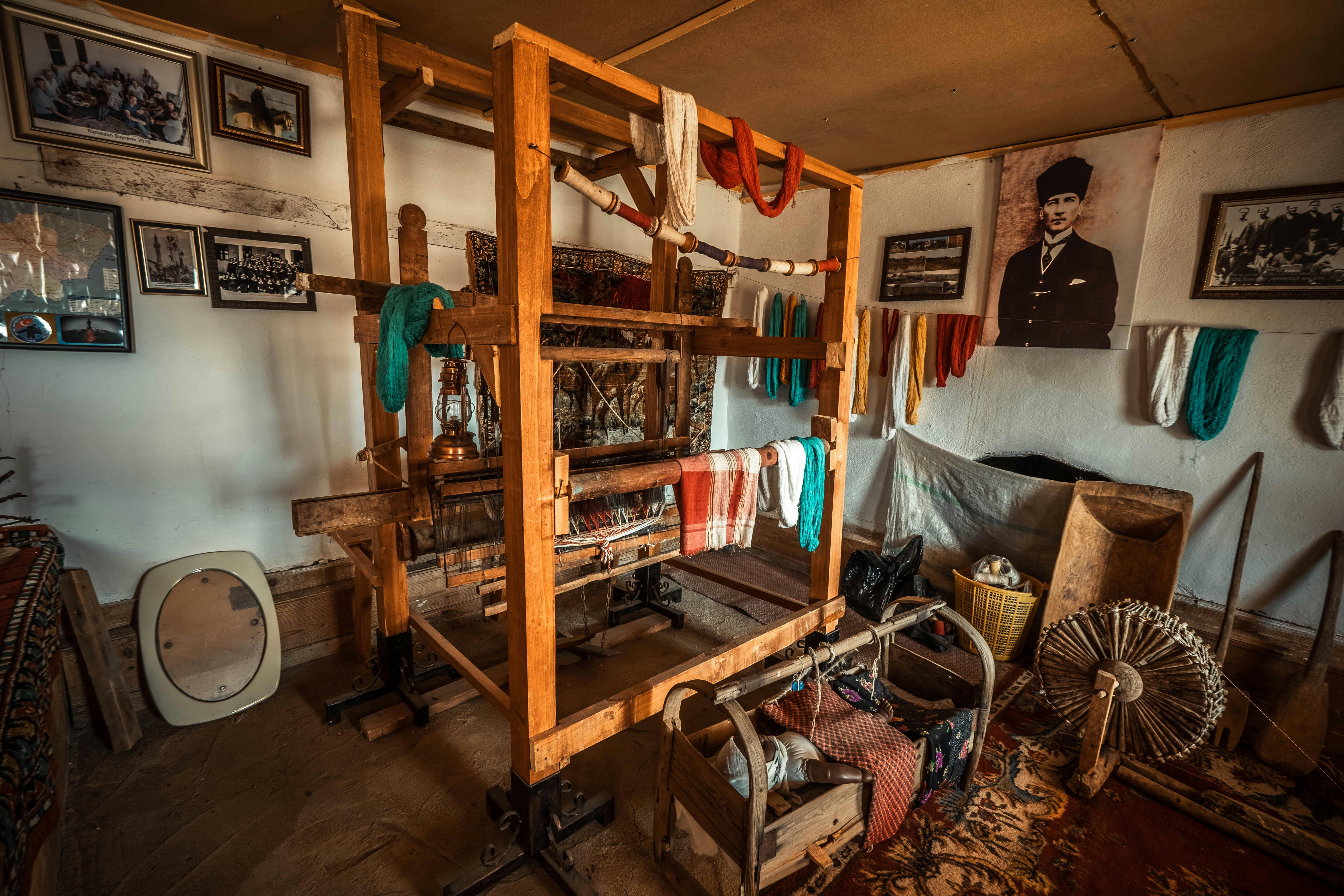 Atelier tradițional de tors și țesut organizat la Muzeul Județean Gorj